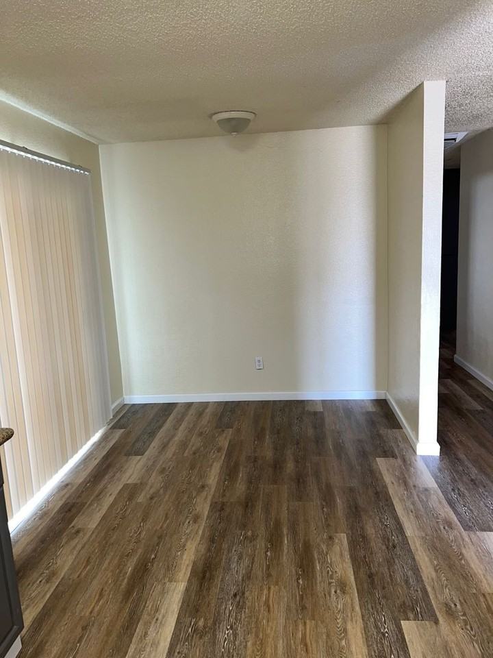 18219 Cherimoya Rd - Photo 4 of 13