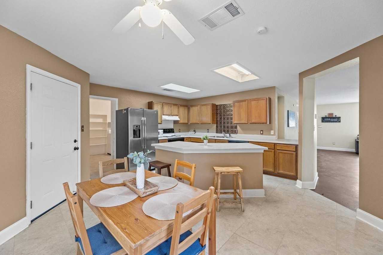 Stunning 7-Bedroom Home with Exceptional Features! - Photo 6 of 20