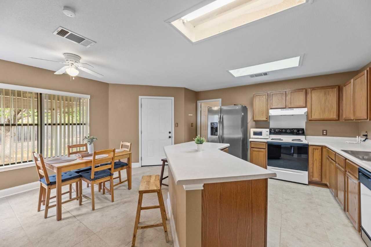 Stunning 7-Bedroom Home with Exceptional Features! - Photo 7 of 20