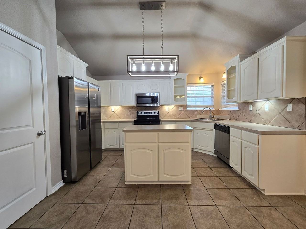 5609 Hunters Ridge Trl - Photo 4 of 25