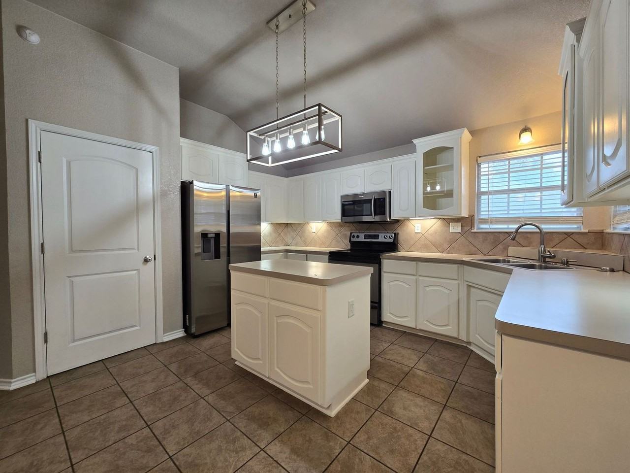 5609 Hunters Ridge Trl - Photo 5 of 25