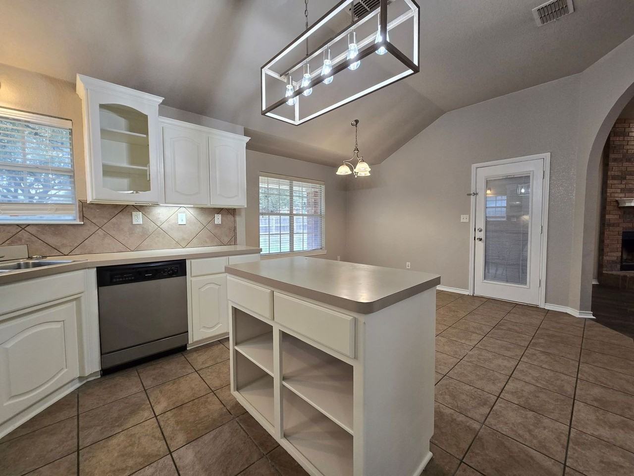 5609 Hunters Ridge Trl - Photo 6 of 25