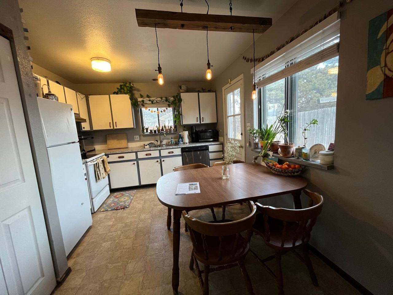 2212 Trevor St - Photo 3 of 11
