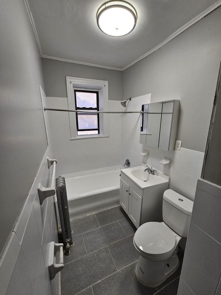 The Commodore - Photo 2 of 8