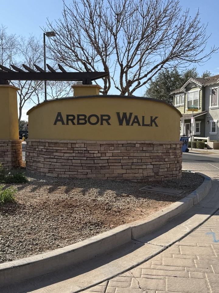 167 W Tremaine Ct - Photo 2 of 16