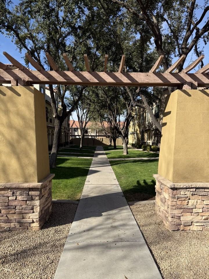 167 W Tremaine Ct - Photo 3 of 16