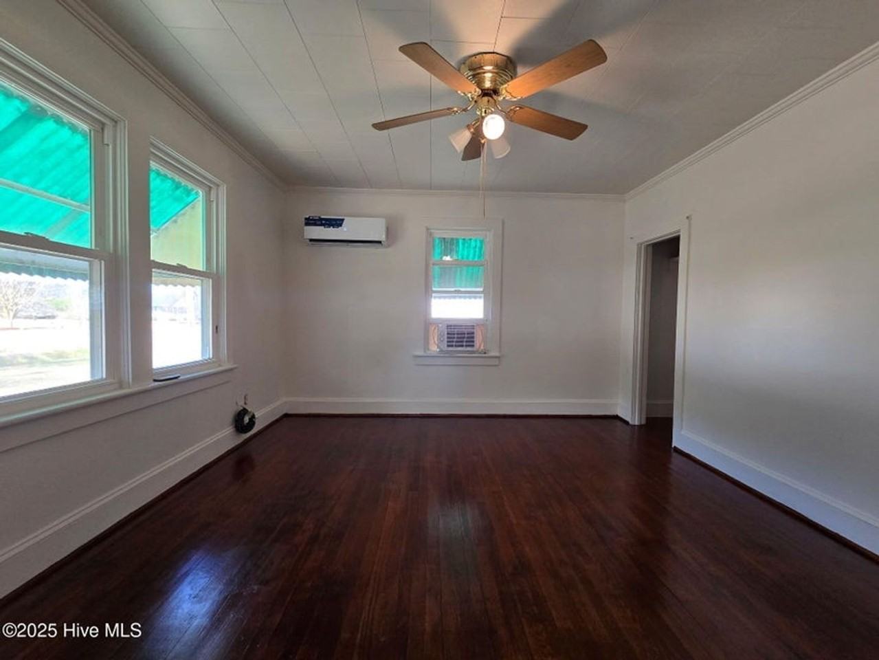 538 Meadstown Rd - Photo 3 of 14