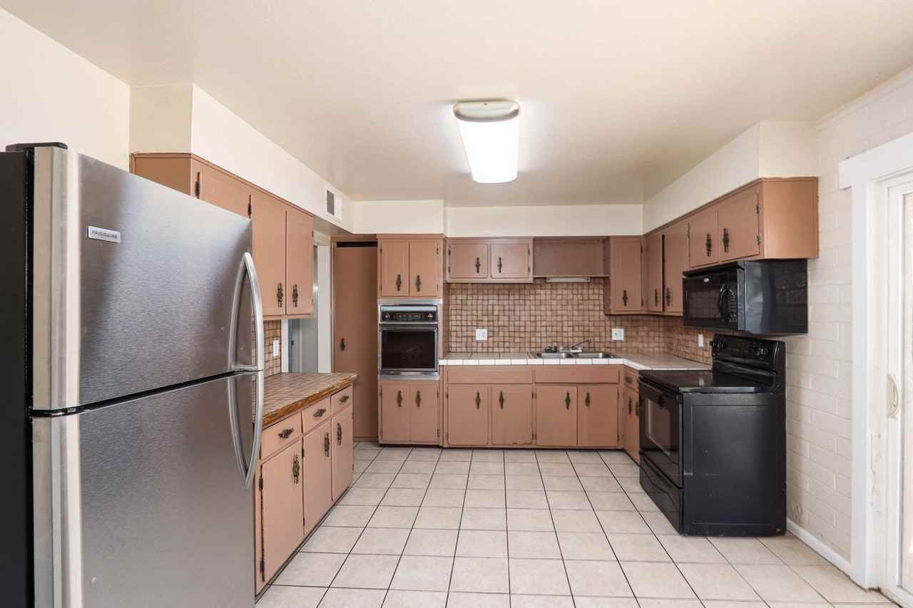 1185 E Avila Ave - Photo 6 of 22