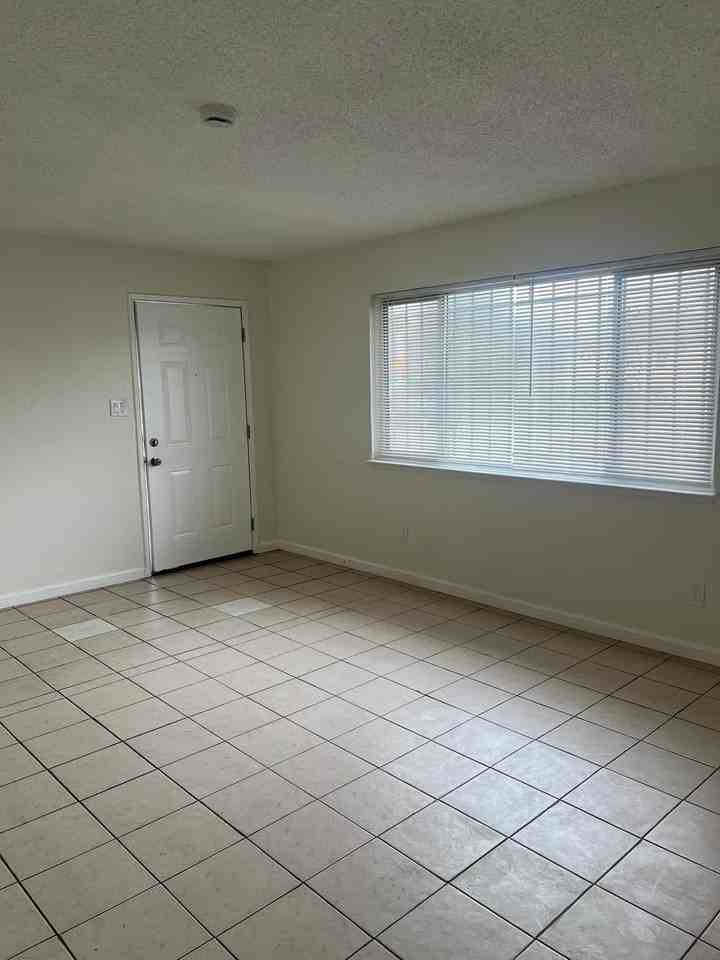 310 Graves Ave - Photo 3 of 10