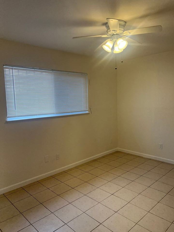 310 Graves Ave - Photo 4 of 10