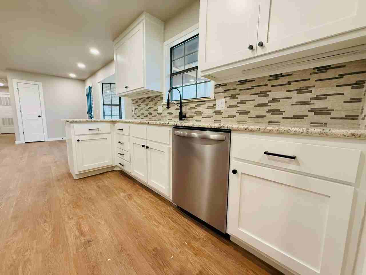 1304 Nw 10th St - Photo 6 of 23