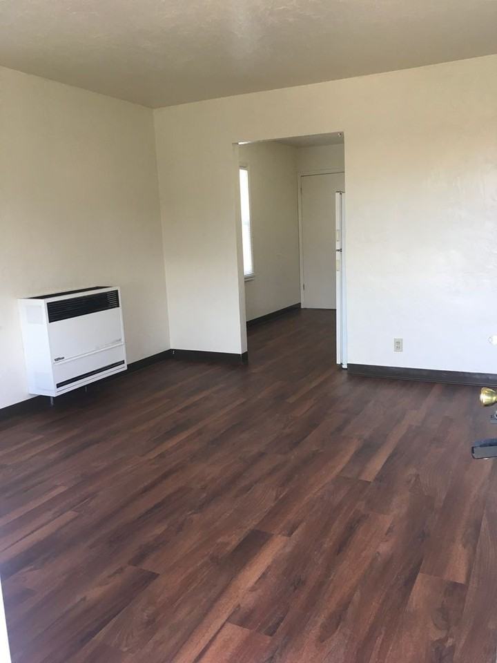 19453 Hill St - Photo 3 of 16