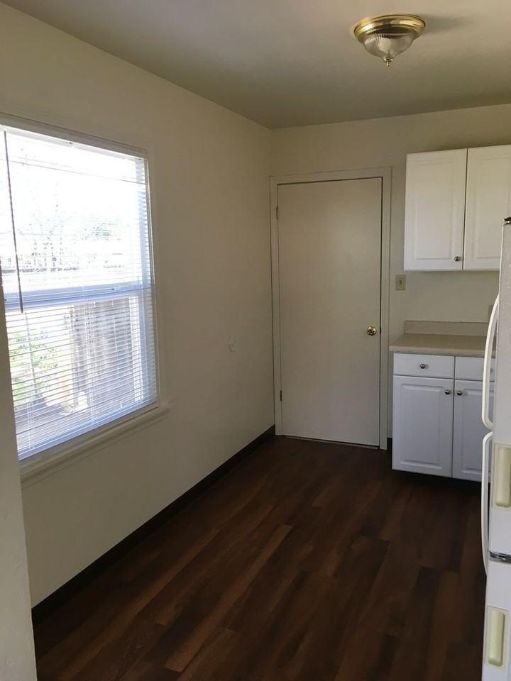 19453 Hill St - Photo 6 of 16