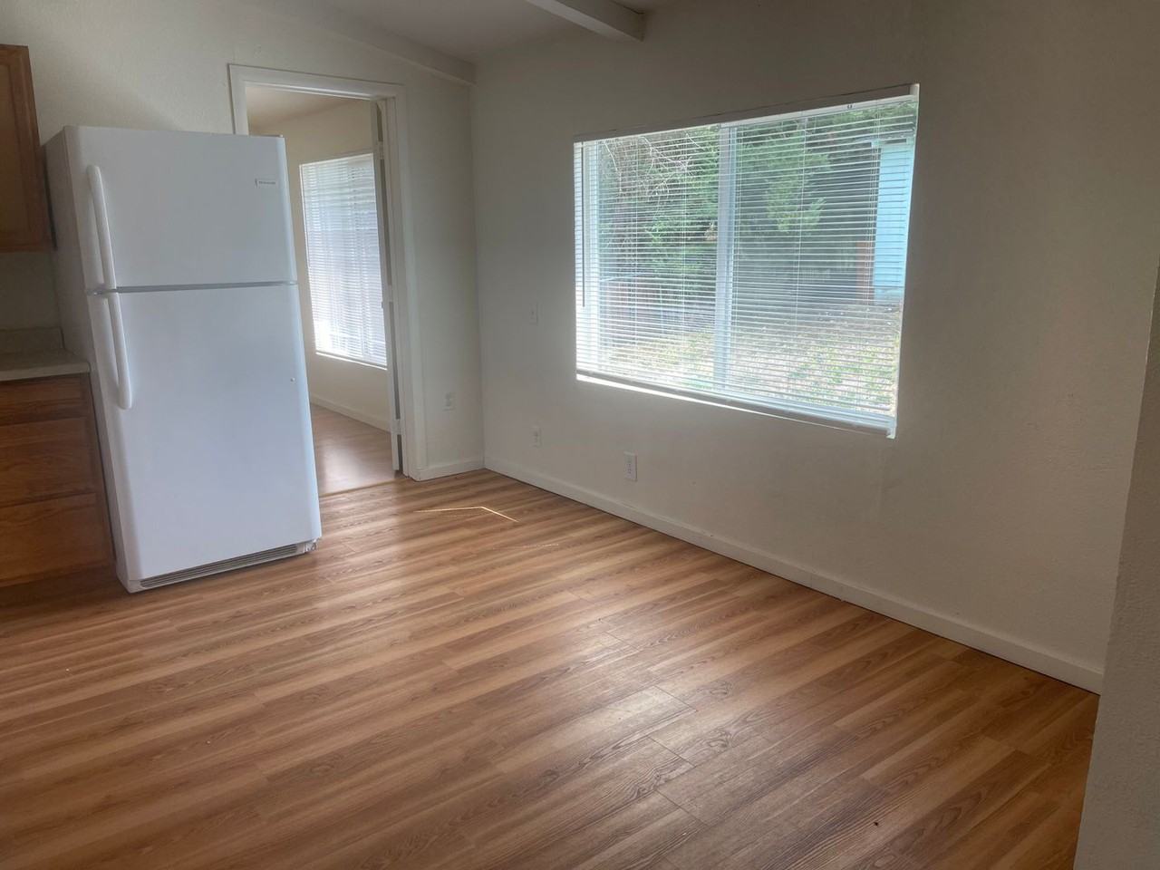 385 Se Darrell Ave - Photo 6 of 14