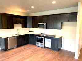 featured image of 887 Front Ave Ne