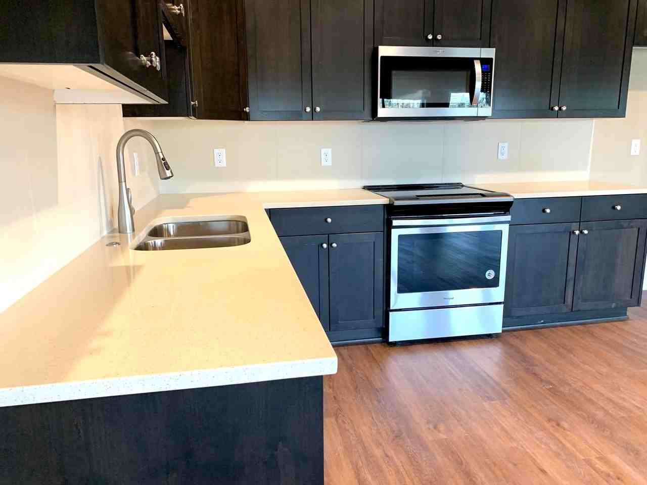 887 Front Ave Ne - Photo 2 of 20