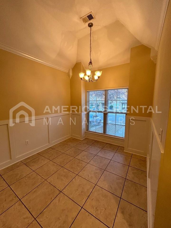5623 Colony Ln - Photo 3 of 18