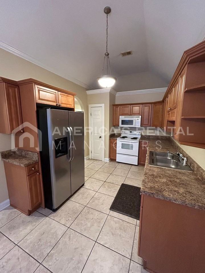 5623 Colony Ln - Photo 4 of 18