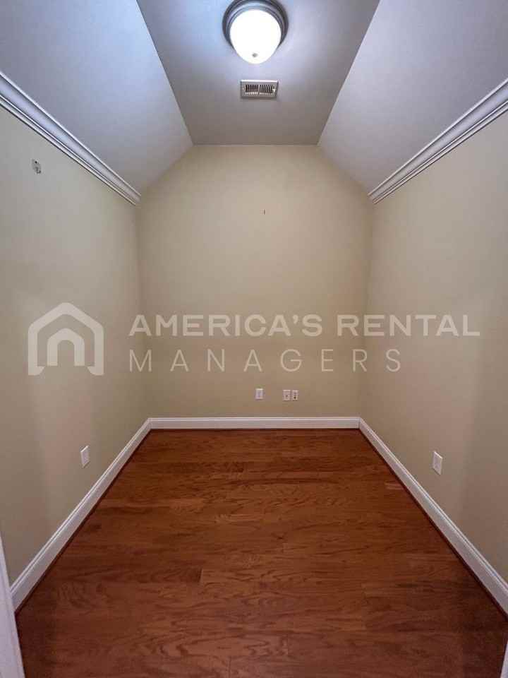 5623 Colony Ln - Photo 7 of 18