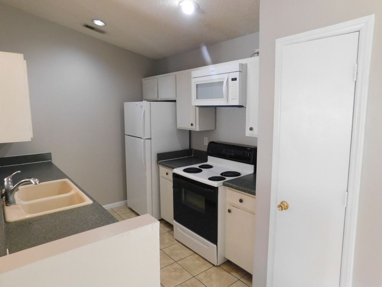 133 Village Ct - Photo 5 of 27