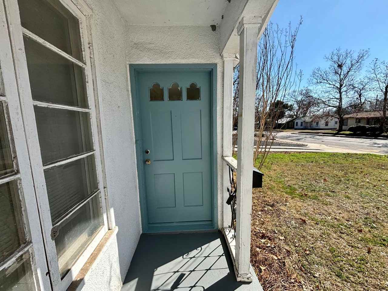 406 W North Loop Blvd - Photo 2 of 18