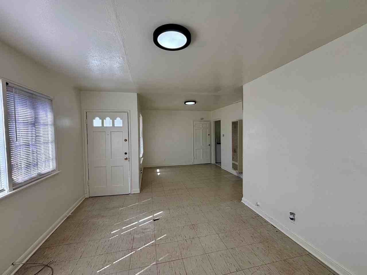 406 W North Loop Blvd - Photo 4 of 18