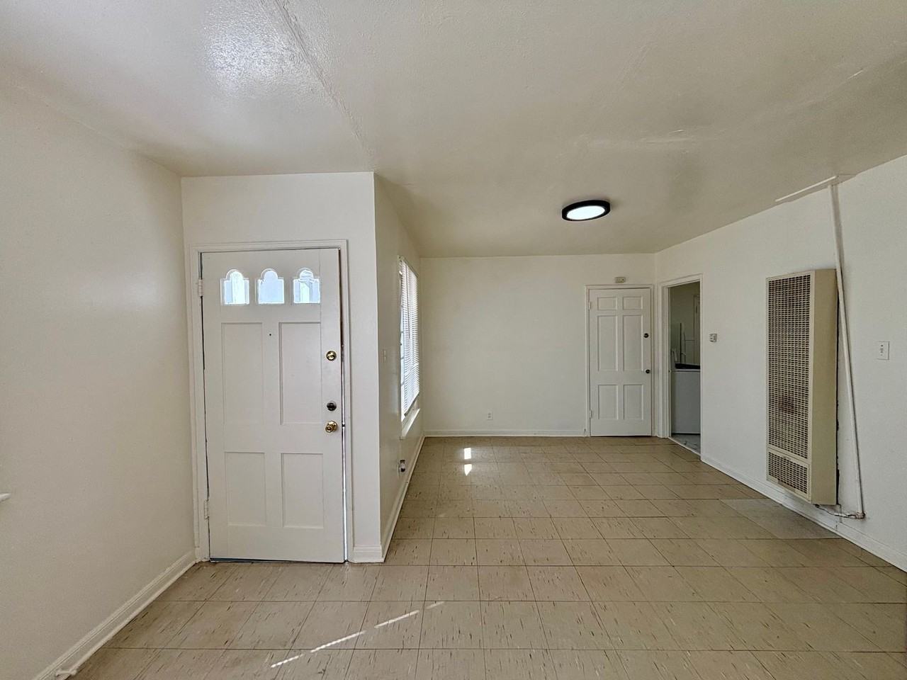 406 W North Loop Blvd - Photo 5 of 18