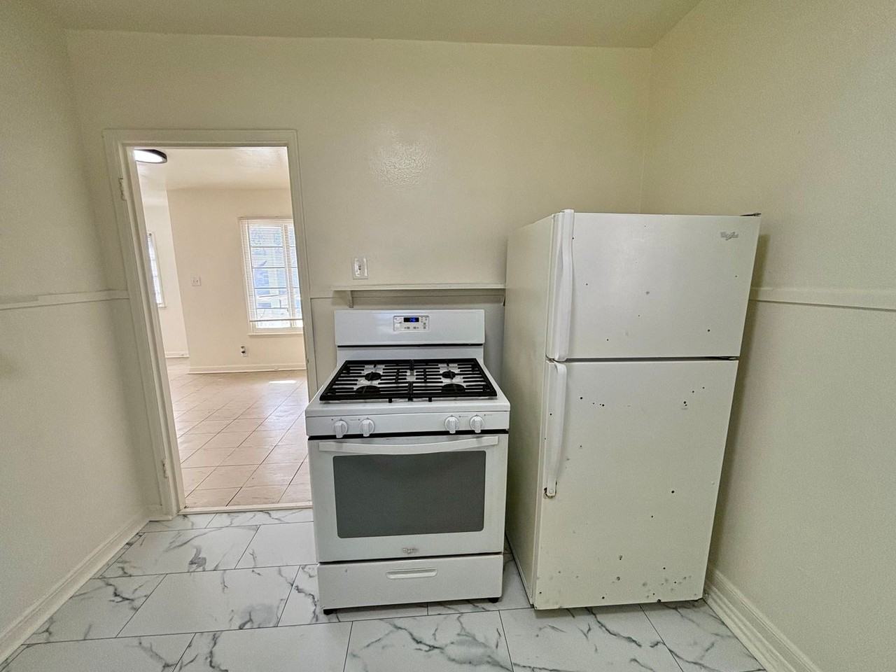 406 W North Loop Blvd - Photo 7 of 18