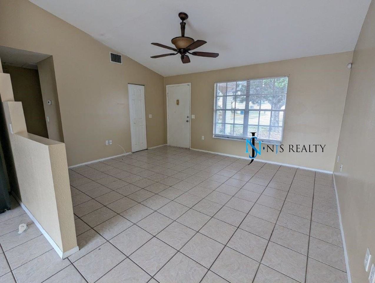 3136 Ludlow Dr - Photo 2 of 16