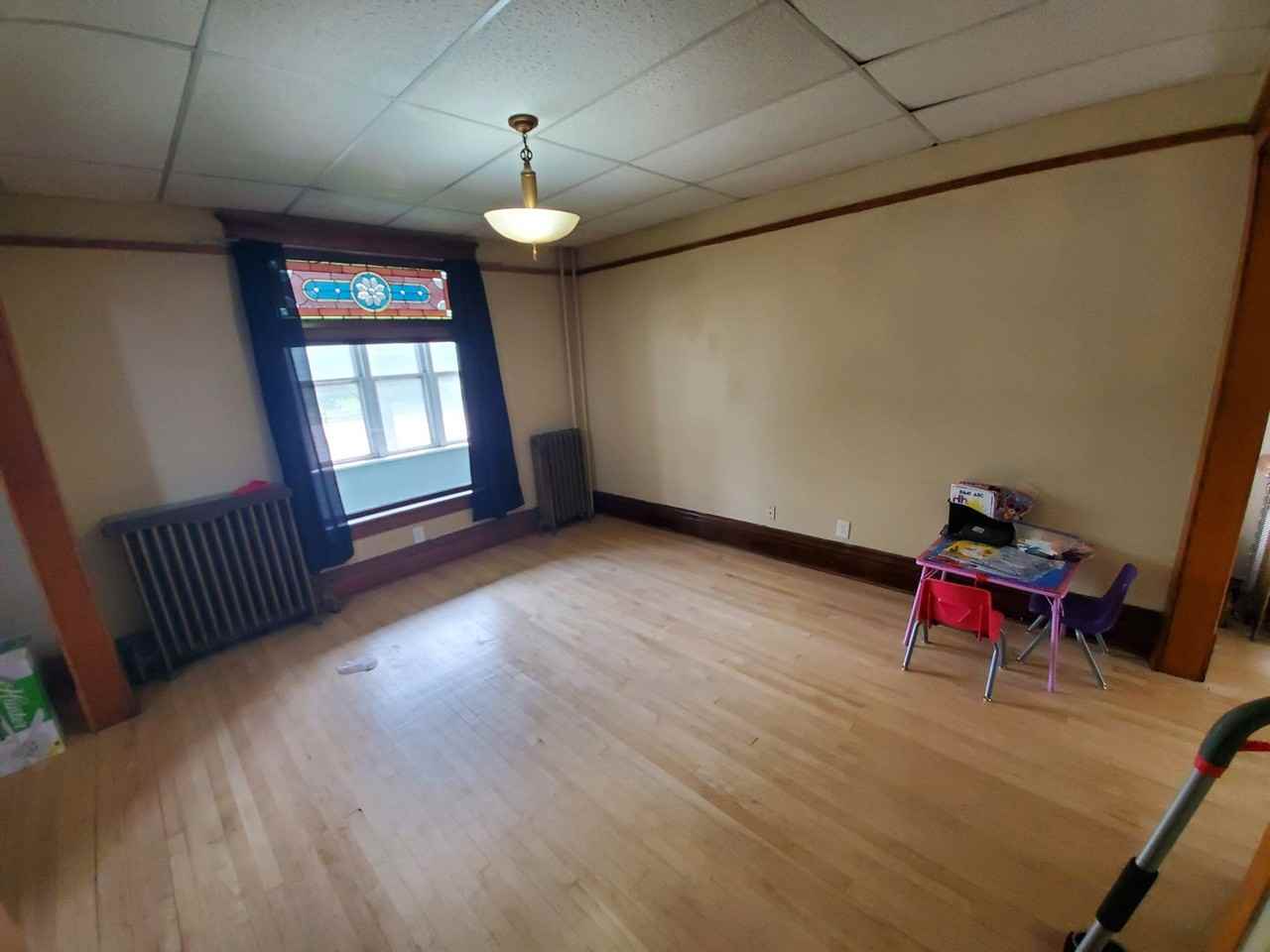 1209 Hammond Ave - Photo 6 of 22