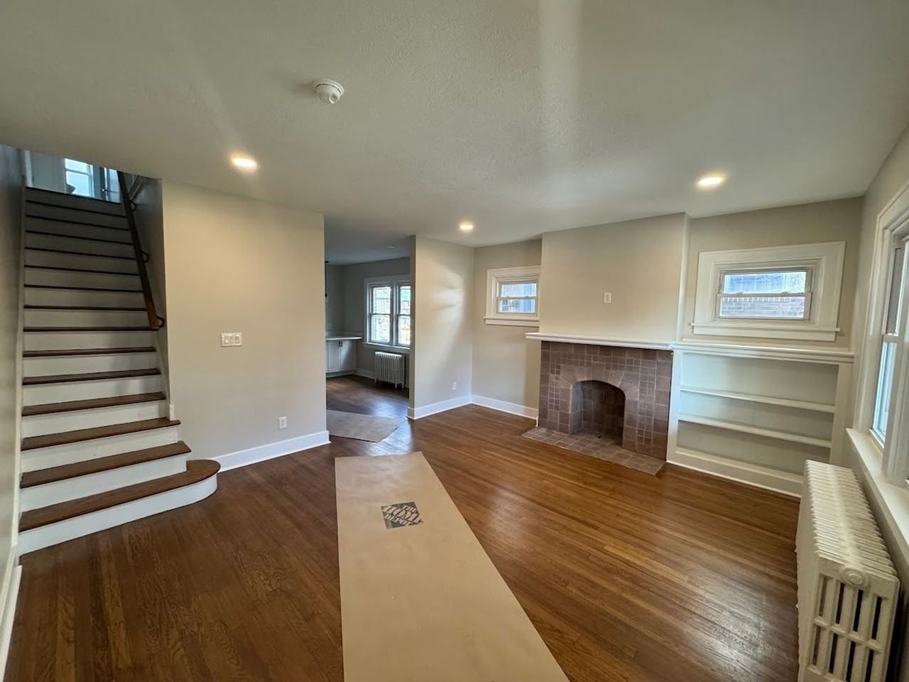 1607 Jancey St - Photo 2 of 27