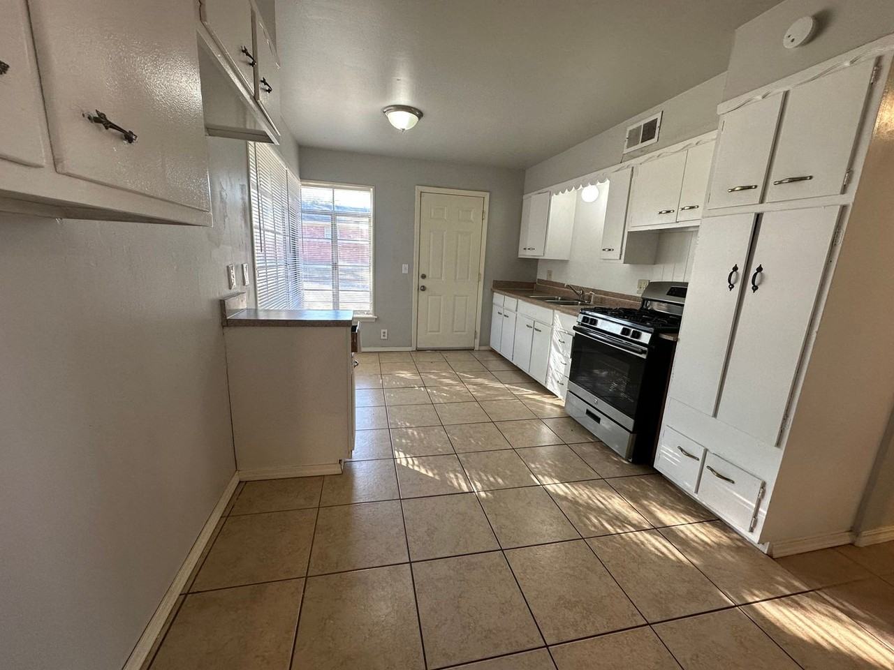 236 Nw 85th St - Photo 6 of 21