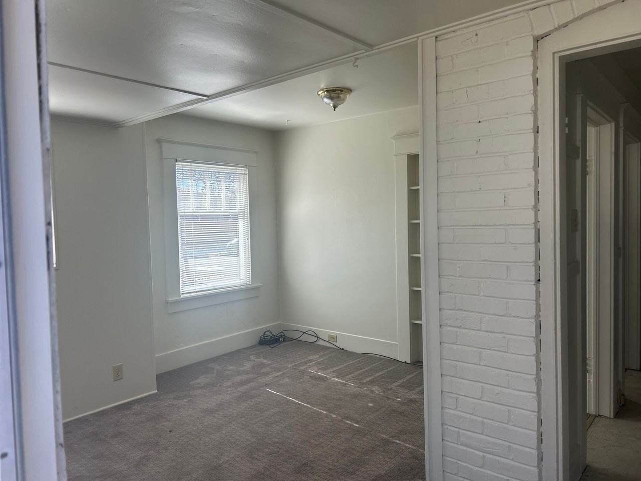 54 1/2 S Wells Ave - Photo 2 of 11