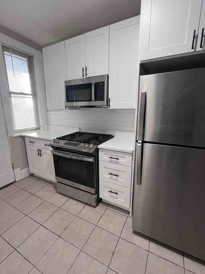 3937 W Altgeld St #B - Photo 2 of 9