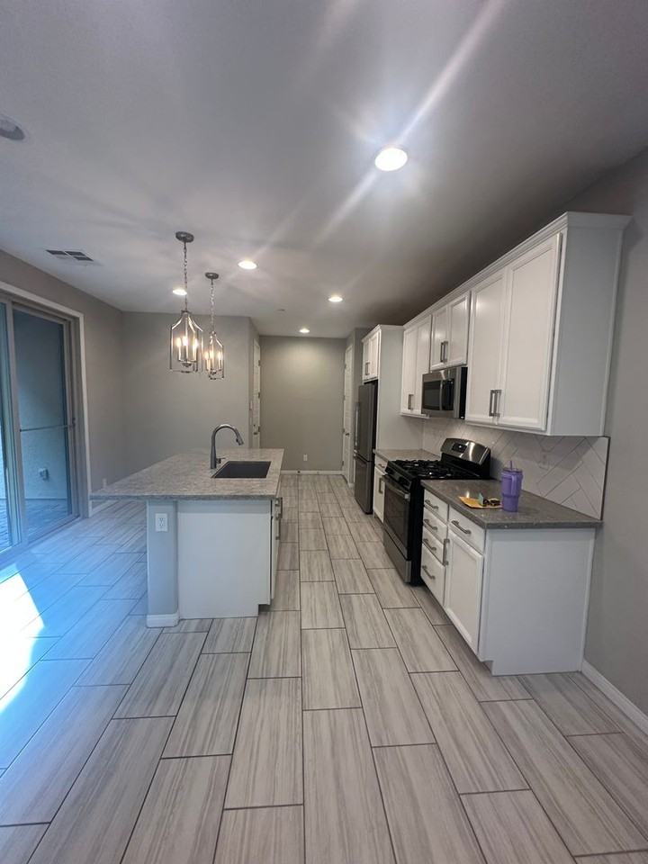 11712 Bearpaw Meadow Ave - Photo 7 of 35