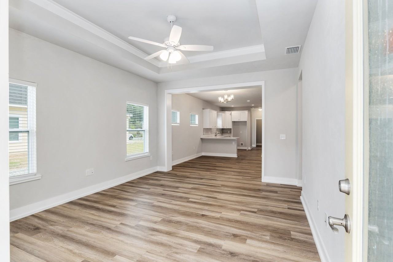 211 Se 9th St - Photo 2 of 13