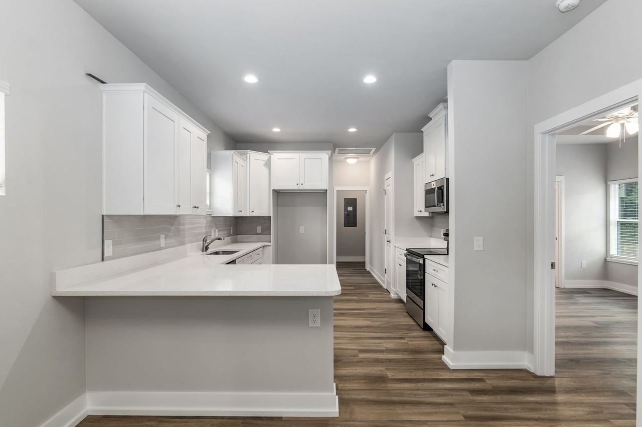 211 Se 9th St - Photo 4 of 13