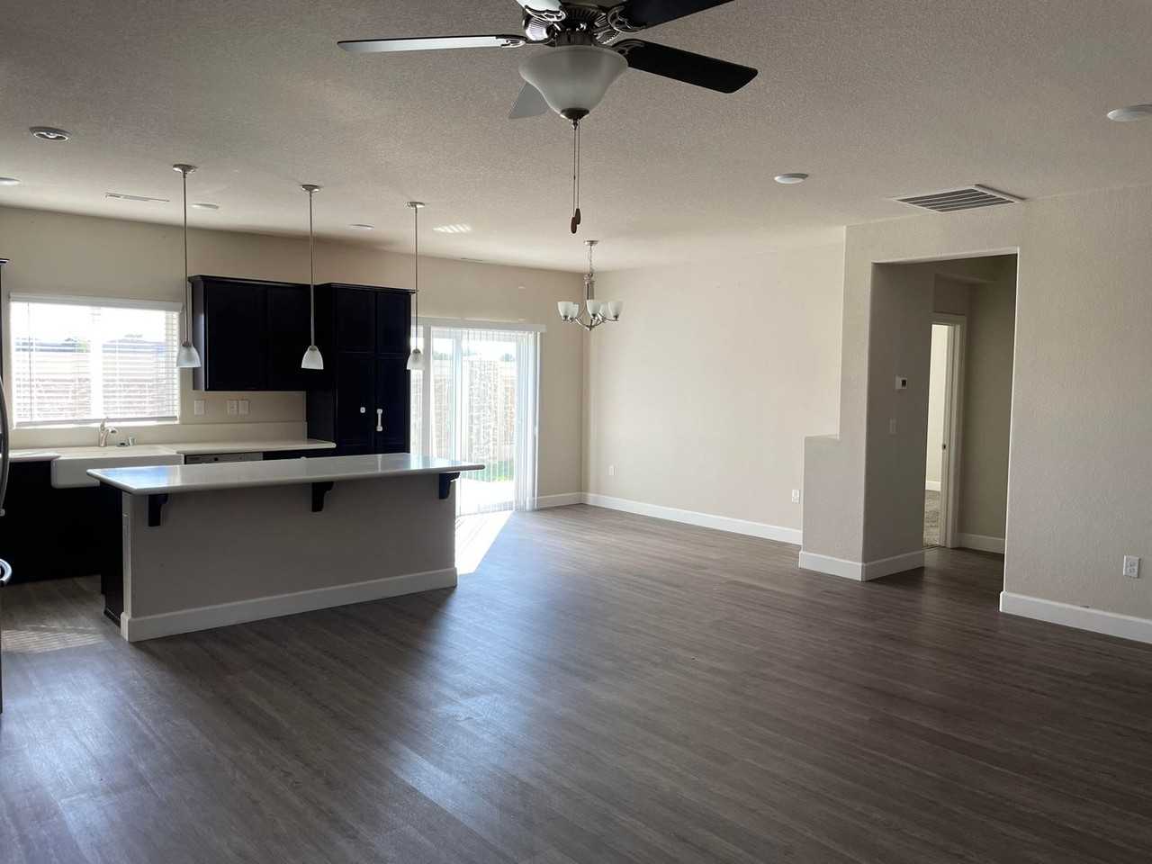 661 White Eagle Ln - Photo 3 of 7