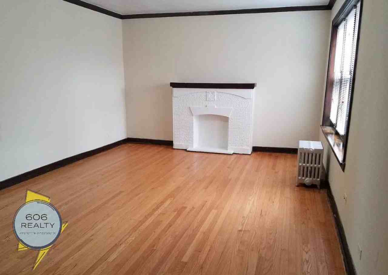 Beautiful Large Berwyn Apts on Wesley! SPECIAL OFFER! - Photo 3 of 9