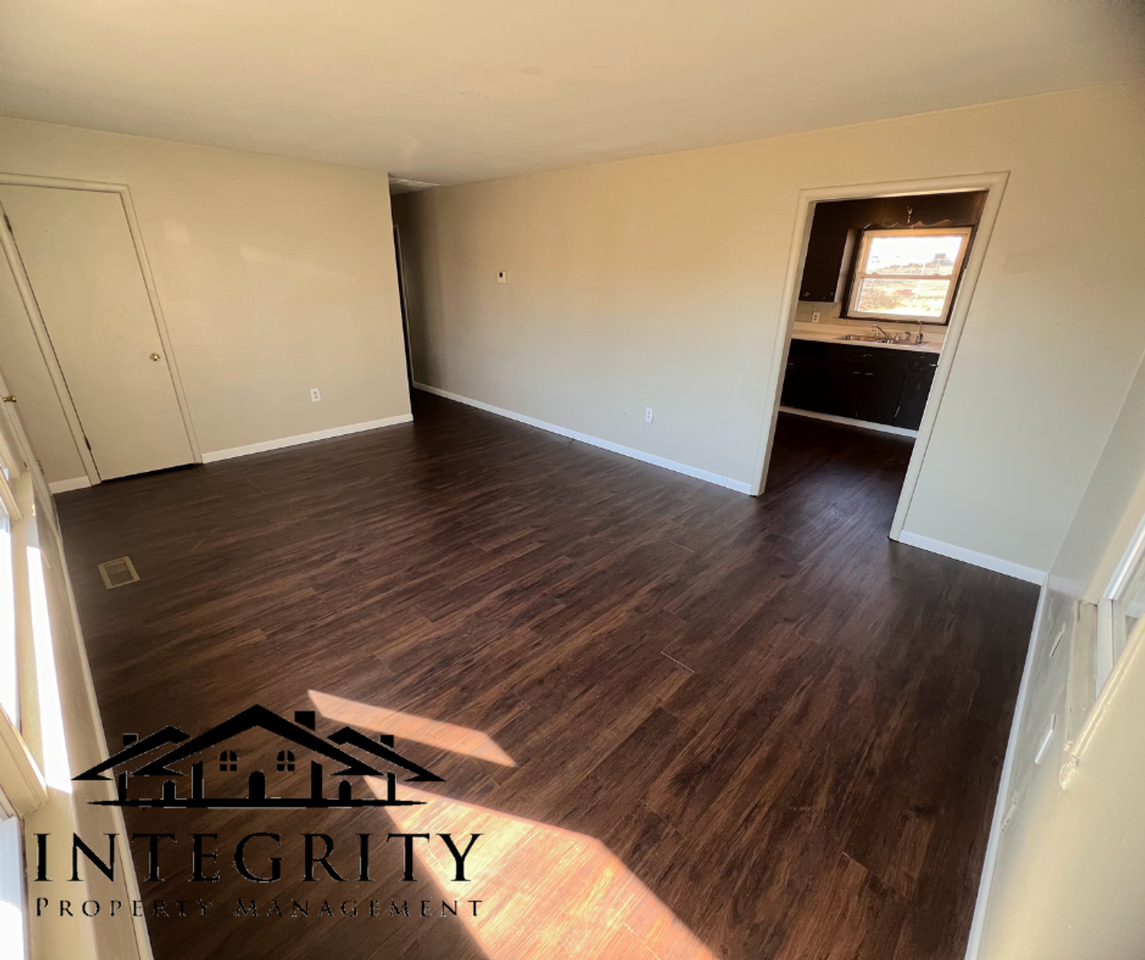 802 Broadway St - Photo 3 of 15