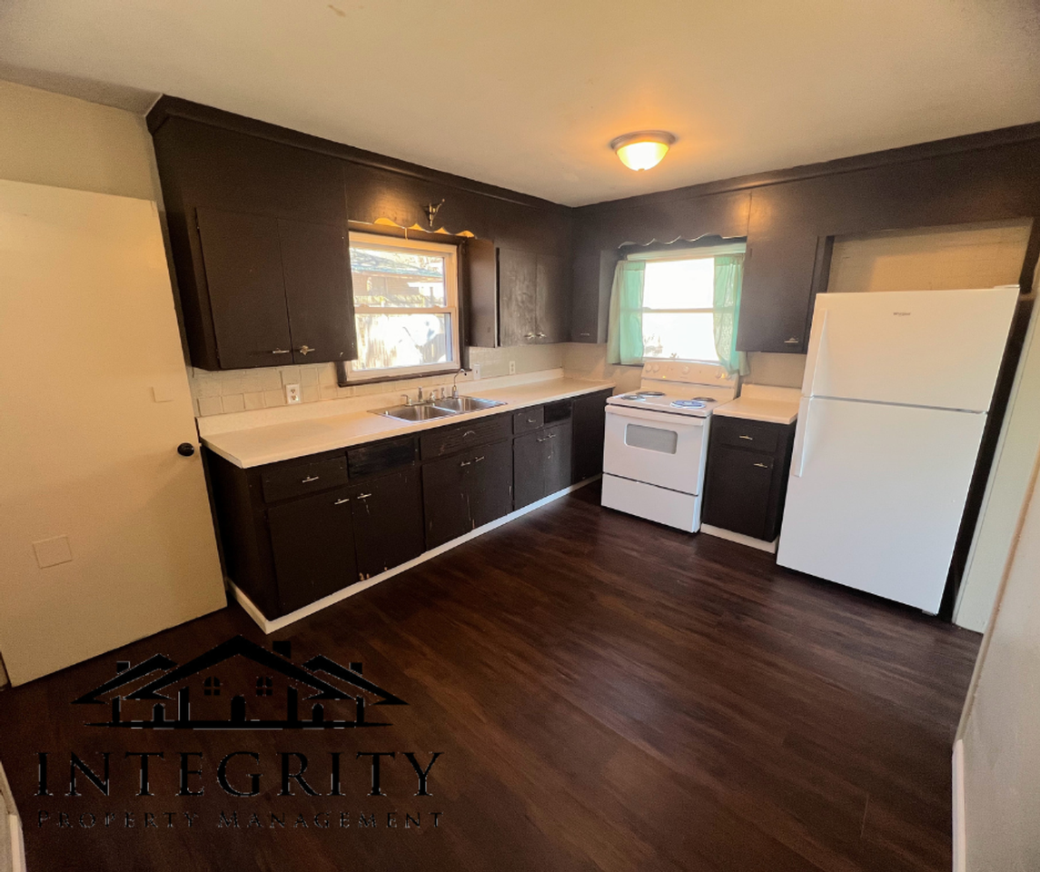 802 Broadway St - Photo 4 of 15
