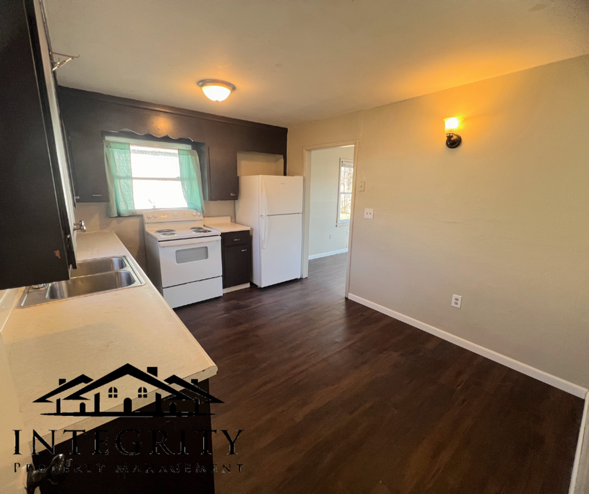 802 Broadway St - Photo 5 of 15