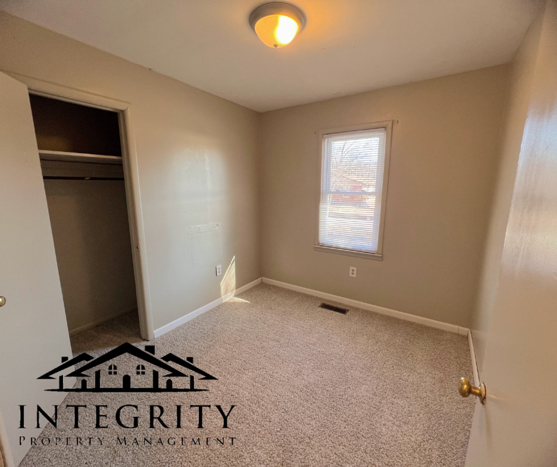 802 Broadway St - Photo 7 of 15