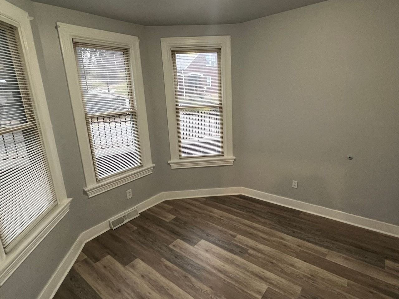 301 Grant St - Photo 3 of 7