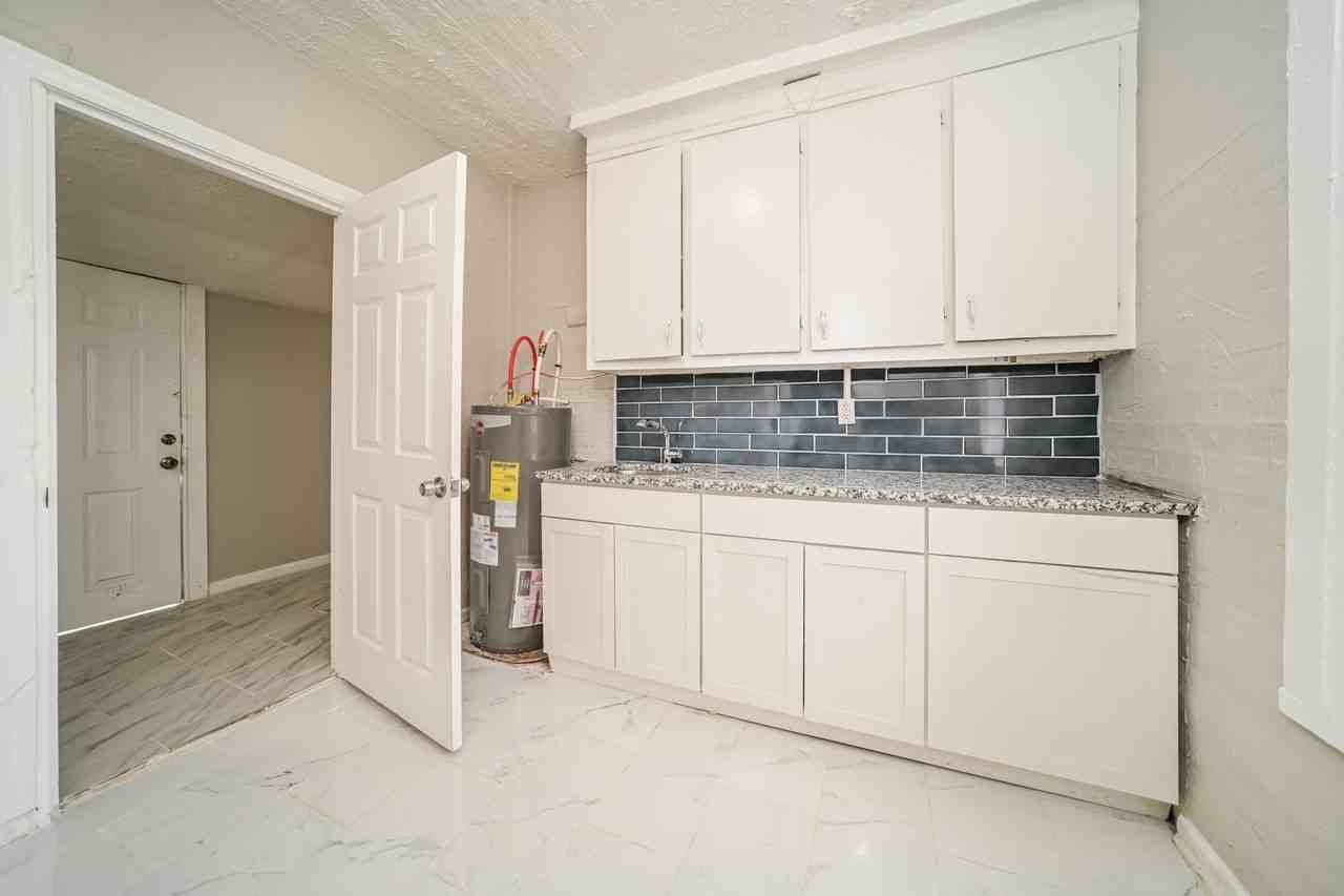 317 N 4th St - Photo 6 of 15