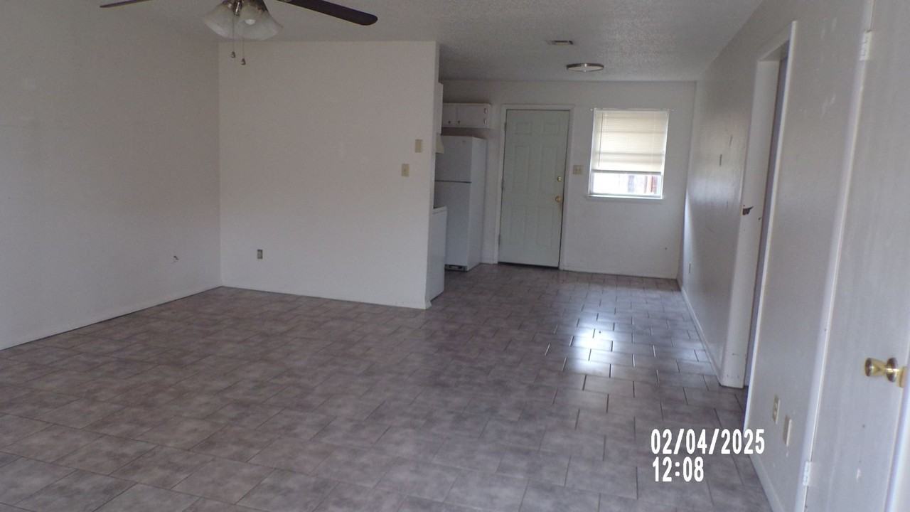 7916 Nw Crossland Cir - Photo 2 of 14