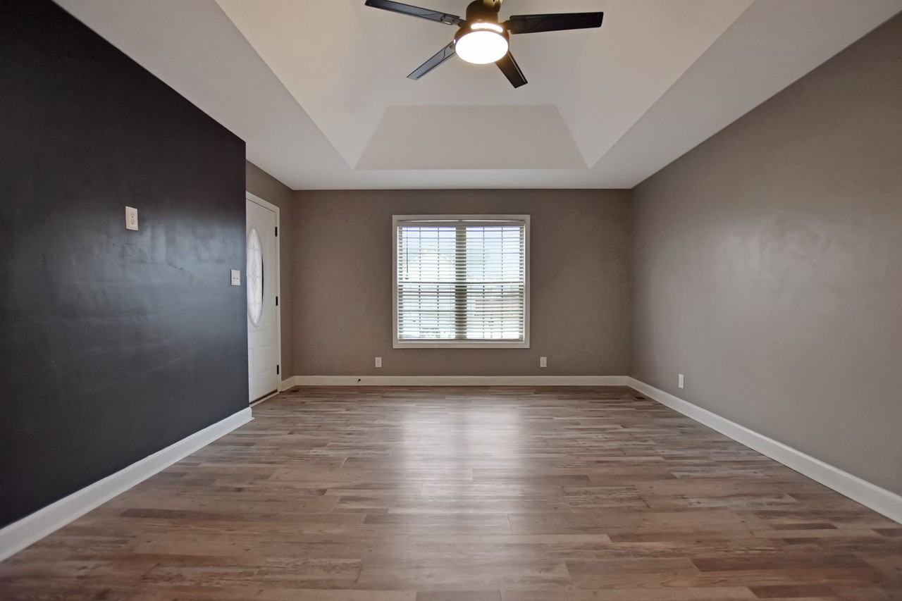 604 Deer Ridge Dr - Photo 5 of 20