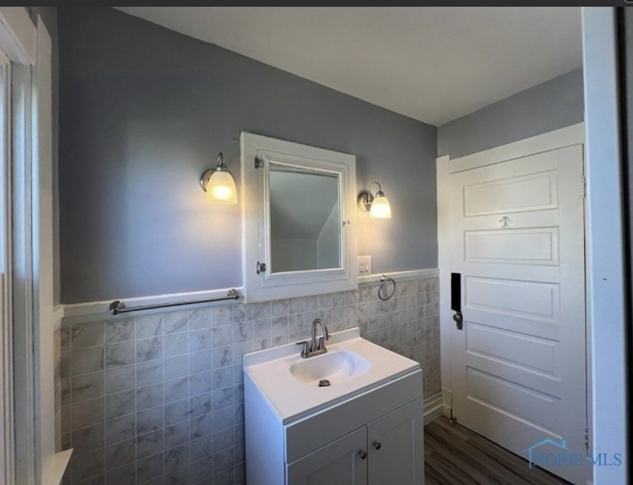 1024 Indiana Ave - Photo 3 of 11