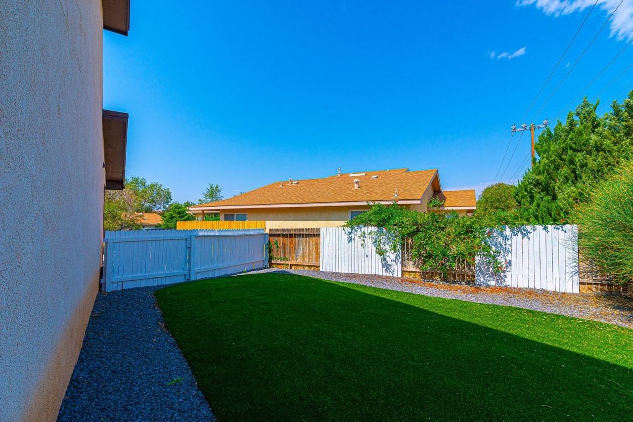 9004 Pumice St Ne - Photo 4 of 18