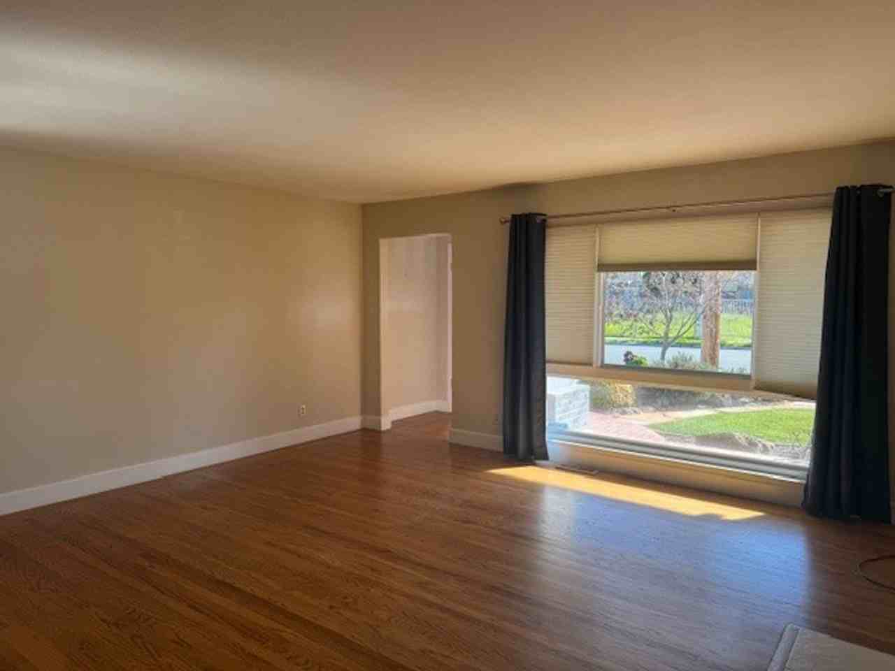 1826 Harding Ave - Photo 3 of 19